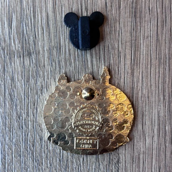 Disney Beauty And the Beast Authentic Pin - Picture 2 of 2